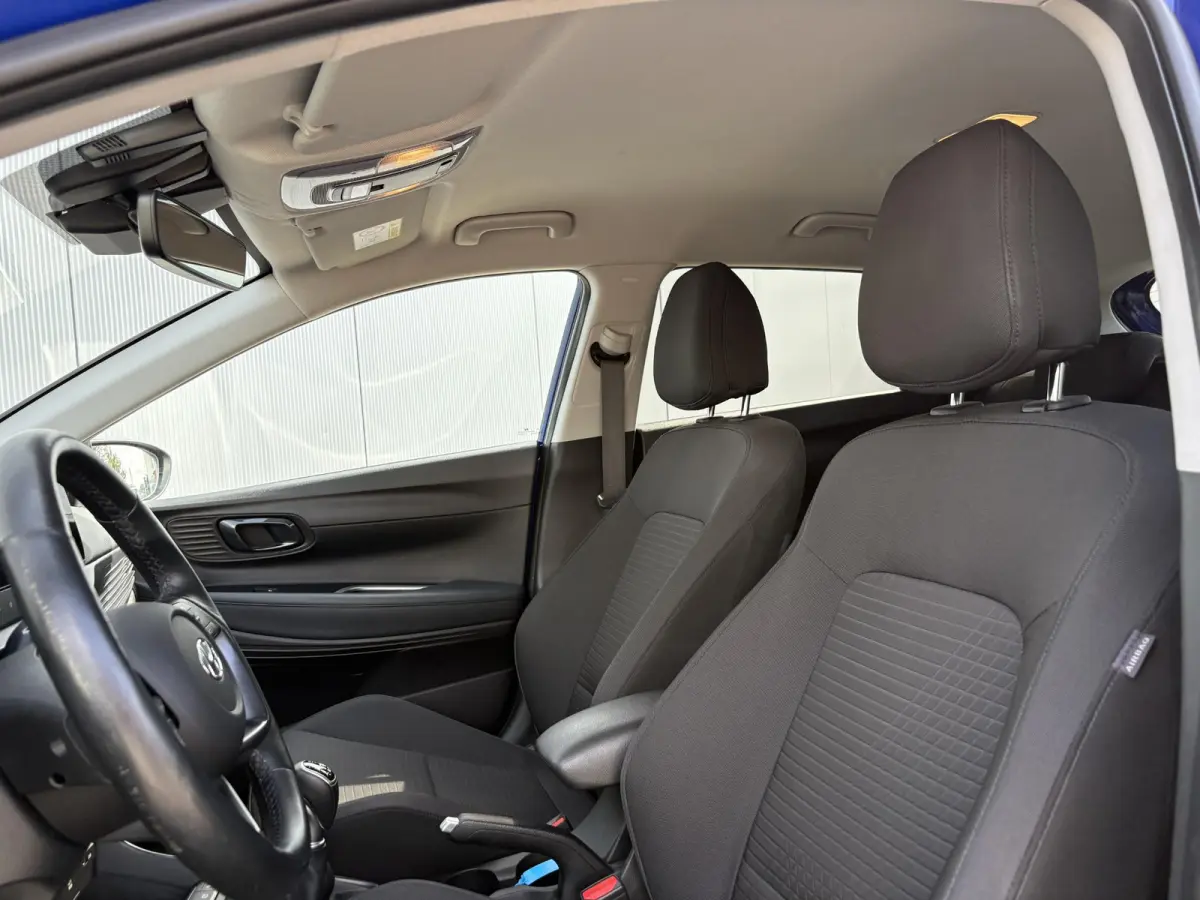 1.0 T-GDI Premium / Keyless entry / Climate control / Navigatie / Verwarmde stoelen + stuurwiel / Apple carplay/Android Auto / Trekhaak geremd 1.110 kg / | Achteruitrijcamera | Apple Carplay