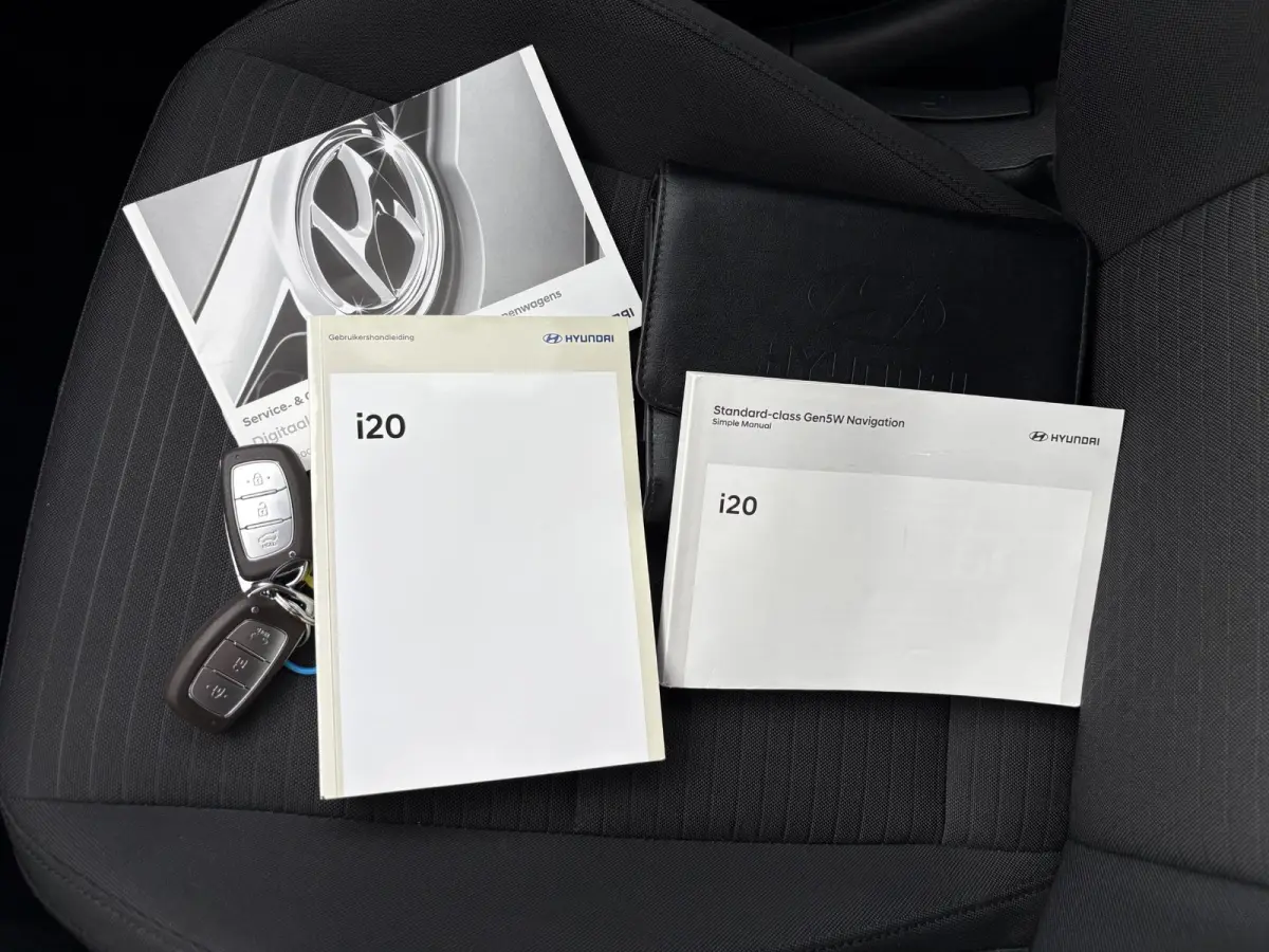 1.0 T-GDI Premium / Keyless entry / Climate control / Navigatie / Verwarmde stoelen + stuurwiel / Apple carplay/Android Auto / Trekhaak geremd 1.110 kg / | Achteruitrijcamera | Apple Carplay