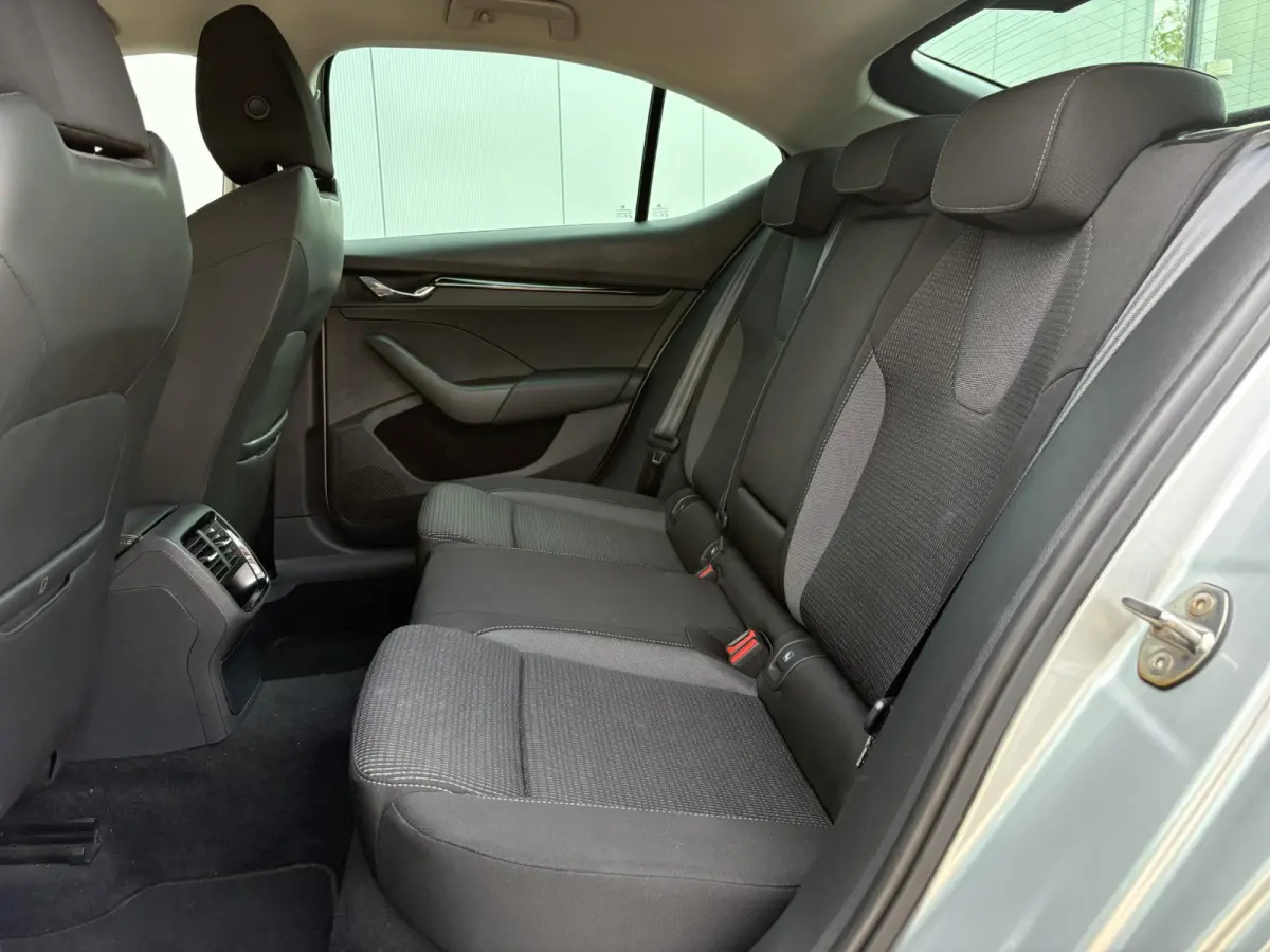 1.5 e-TSI Sport Business | All-season banden | Trekhaak 1300 kg geremd | Apple Carplay/Android Auto | Navigatie via carplay | Cruise control | Volledig Dealer onderhouden |