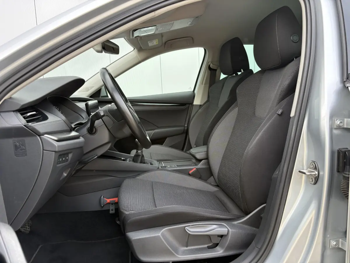 1.5 e-TSI Sport Business | All-season banden | Trekhaak 1300 kg geremd | Apple Carplay/Android Auto | Navigatie via carplay | Cruise control | Volledig Dealer onderhouden |