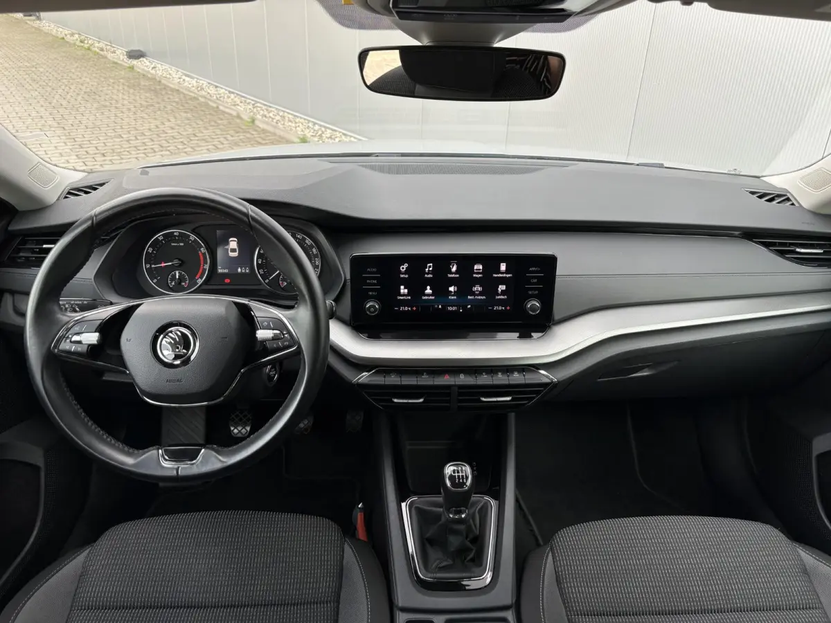 1.5 e-TSI Sport Business | All-season banden | Trekhaak 1300 kg geremd | Apple Carplay/Android Auto | Navigatie via carplay | Cruise control | Volledig Dealer onderhouden |