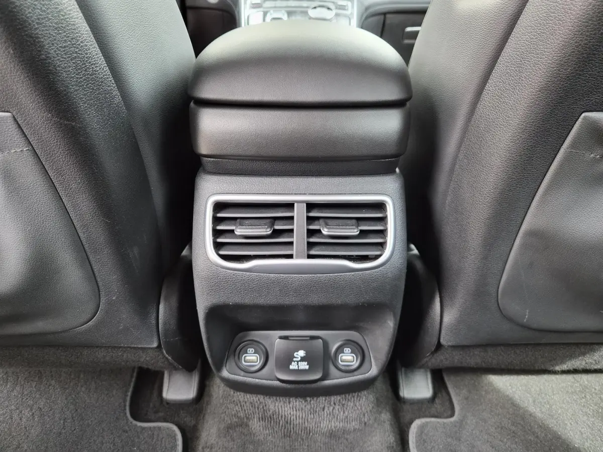 1.6 T-GDI PHEV Premium Sky / SOH 100% / Dealer onderhouden / Glazen schuif- en kanteldak / Head Up Display / Trekgewicht 1350 kg / Elektrische achterklep / Stuur- Stoel & Achterbank verwarmi
