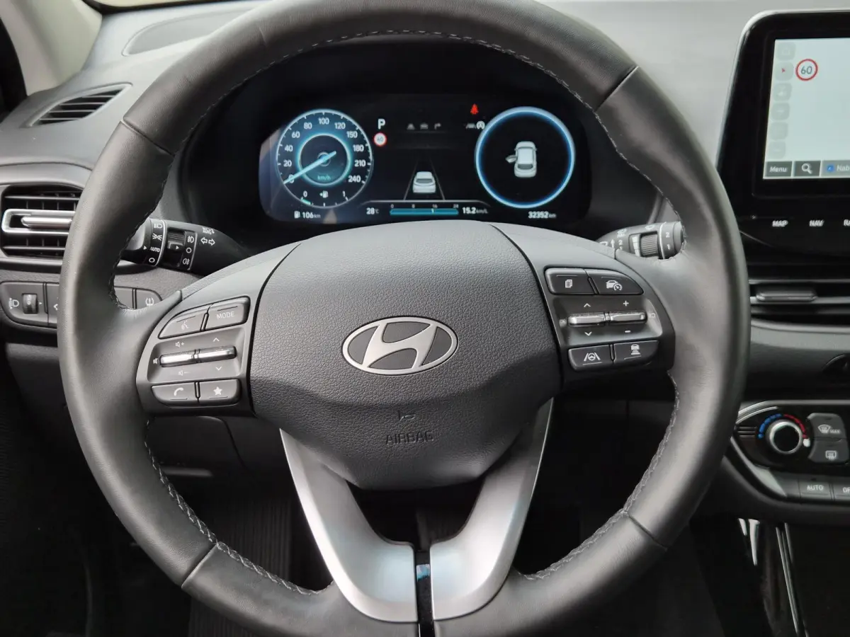 1.0 T-GDi MHEV Comfort / Fabrieksgarantie tot 07-2029 / Dealer onderhouden / All season banden / Stuur- & Stoelverwarming / Adaptief cruise control / Achteruitrijcamera / Keyless Entry/Start