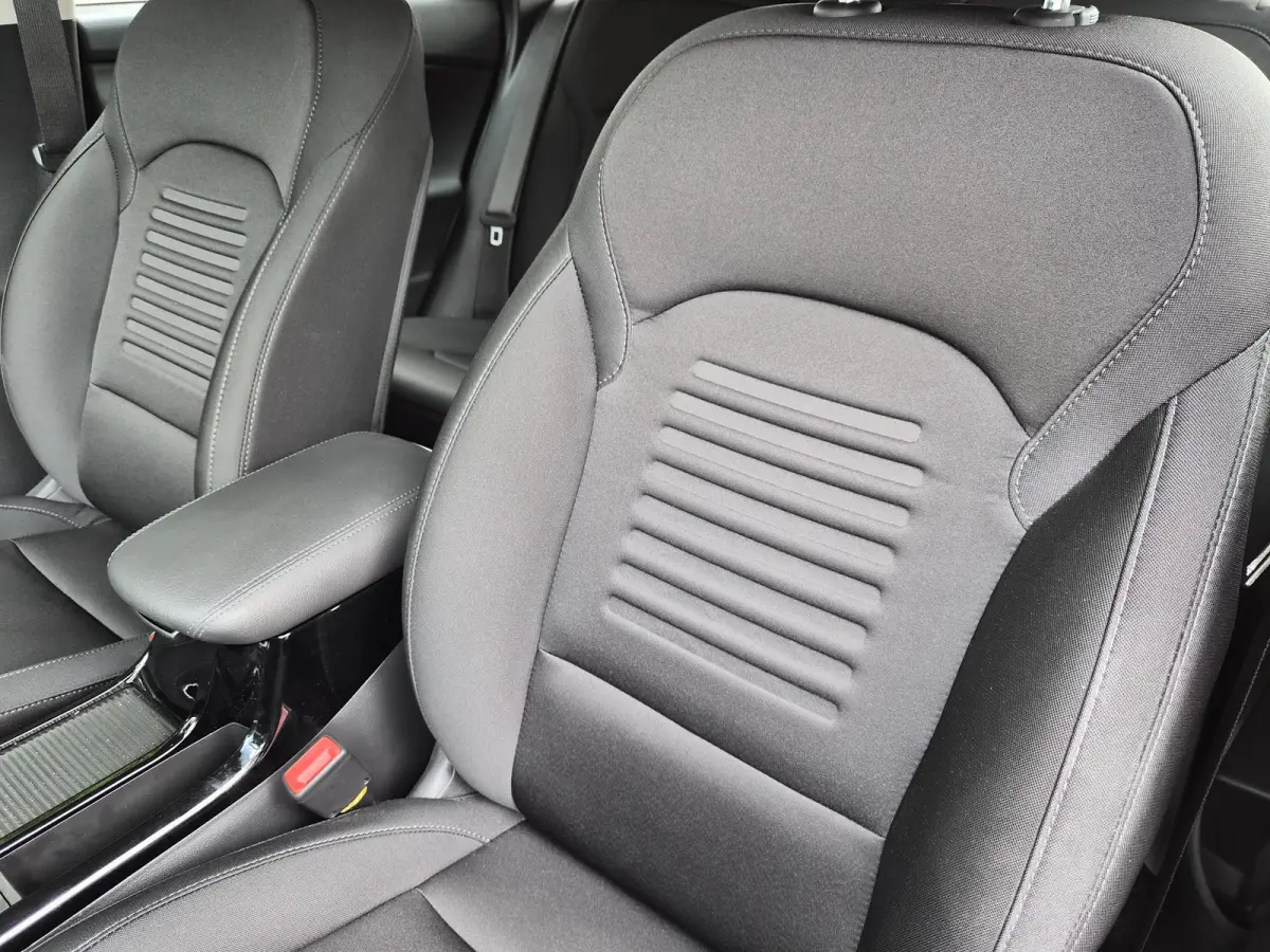 1.0 T-GDi MHEV Comfort / Fabrieksgarantie tot 07-2029 / Dealer onderhouden / All season banden / Stuur- & Stoelverwarming / Adaptief cruise control / Achteruitrijcamera / Keyless Entry/Start