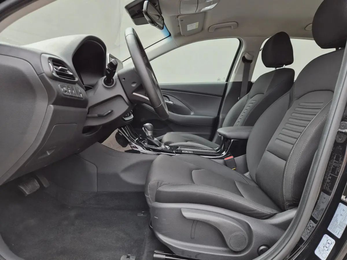 1.0 T-GDi MHEV Comfort / Fabrieksgarantie tot 07-2029 / Dealer onderhouden / All season banden / Stuur- & Stoelverwarming / Adaptief cruise control / Achteruitrijcamera / Keyless Entry/Start