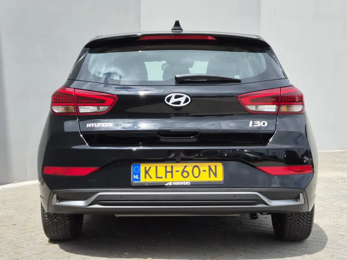 1.0 T-GDi MHEV Comfort / Fabrieksgarantie tot 07-2029 / Dealer onderhouden / All season banden / Stuur- & Stoelverwarming / Adaptief cruise control / Achteruitrijcamera / Keyless Entry/Start
