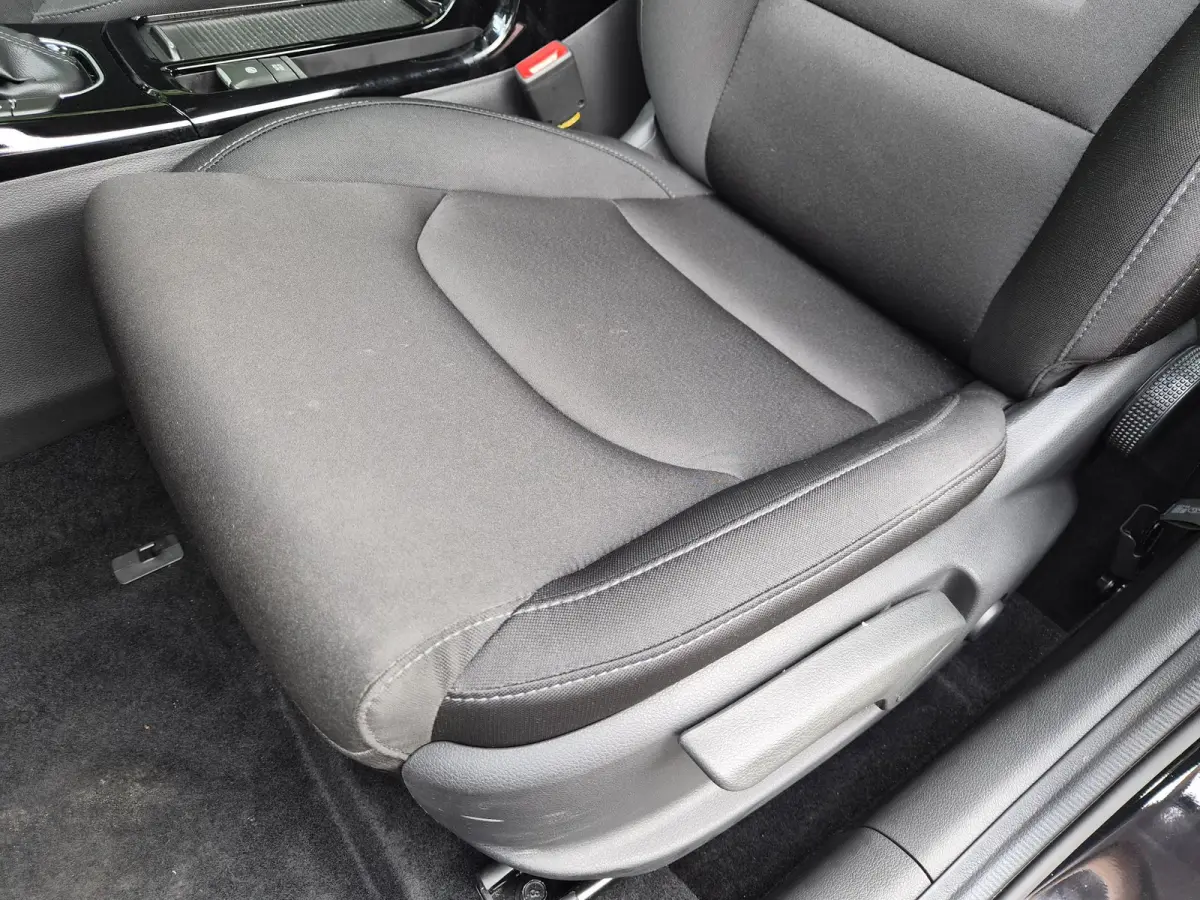 1.0 T-GDi MHEV Comfort / Fabrieksgarantie tot 07-2029 / Dealer onderhouden / All season banden / Stuur- & Stoelverwarming / Adaptief cruise control / Achteruitrijcamera / Keyless Entry/Start