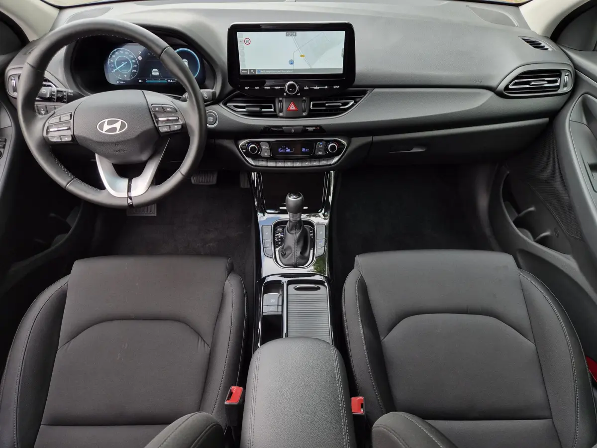 1.0 T-GDi MHEV Comfort / Fabrieksgarantie tot 07-2029 / Dealer onderhouden / All season banden / Stuur- & Stoelverwarming / Adaptief cruise control / Achteruitrijcamera / Keyless Entry/Start