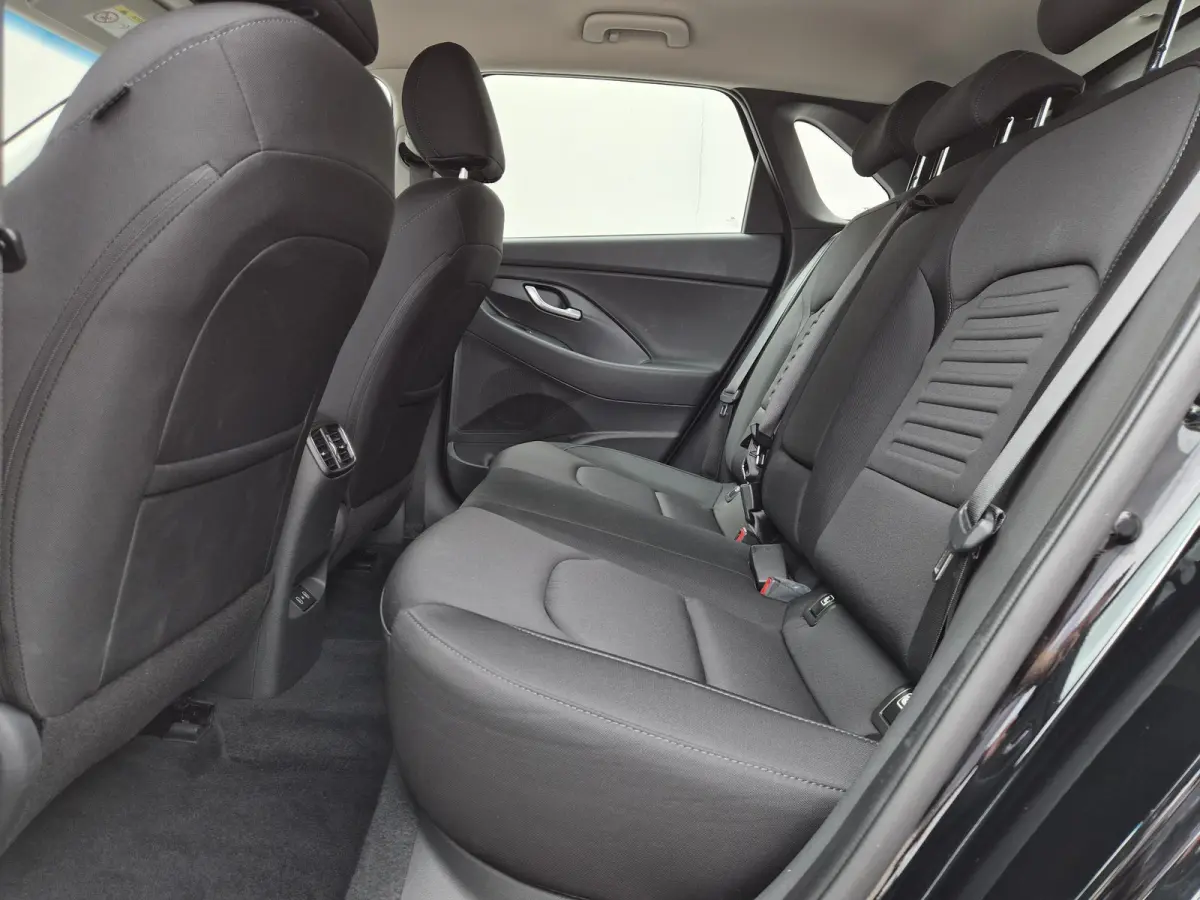 1.0 T-GDi MHEV Comfort / Fabrieksgarantie tot 07-2029 / Dealer onderhouden / All season banden / Stuur- & Stoelverwarming / Adaptief cruise control / Achteruitrijcamera / Keyless Entry/Start