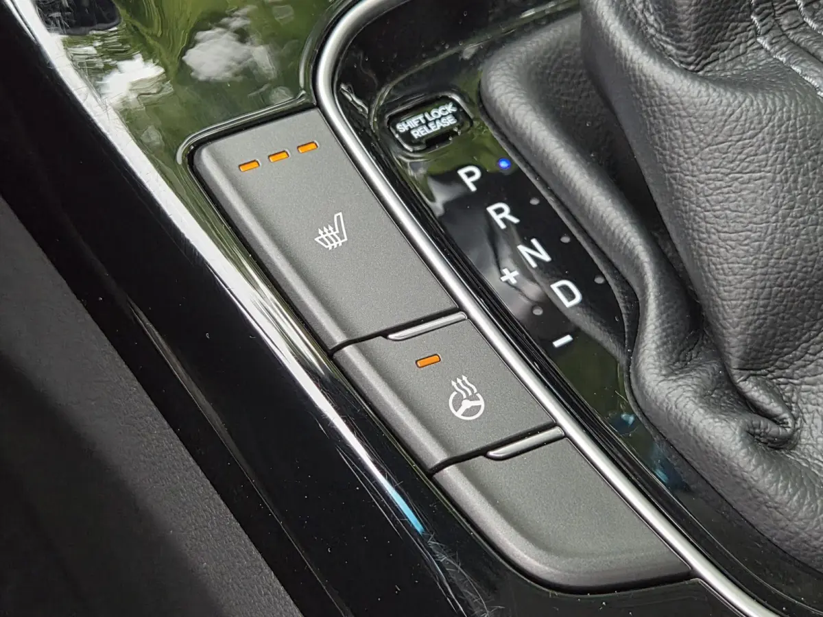 1.0 T-GDi MHEV Comfort / Fabrieksgarantie tot 07-2029 / Dealer onderhouden / All season banden / Stuur- & Stoelverwarming / Adaptief cruise control / Achteruitrijcamera / Keyless Entry/Start