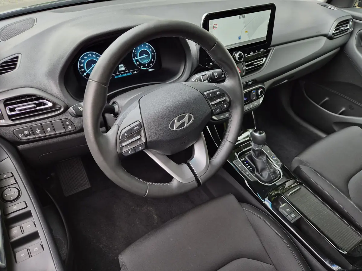 1.0 T-GDi MHEV Comfort / Fabrieksgarantie tot 07-2029 / Dealer onderhouden / All season banden / Stuur- & Stoelverwarming / Adaptief cruise control / Achteruitrijcamera / Keyless Entry/Start