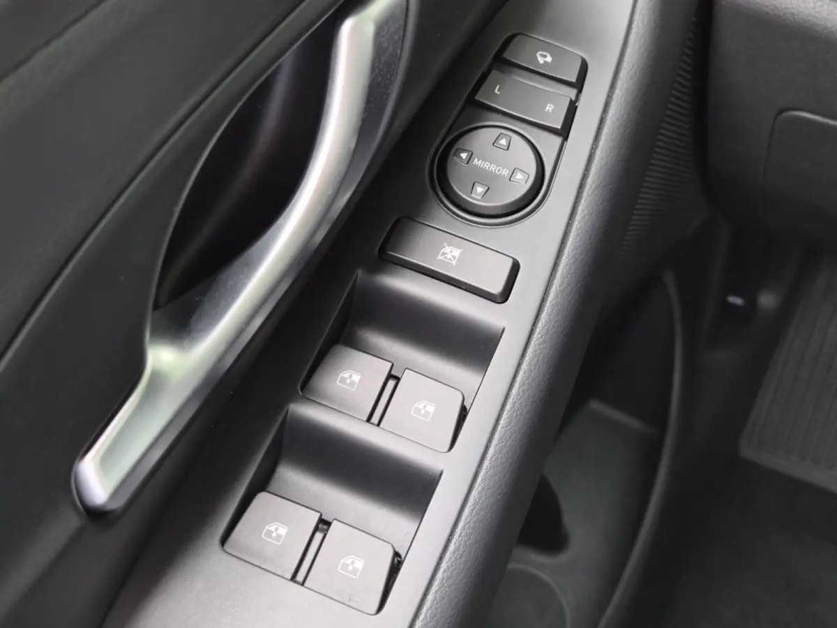 1.0 T-GDi MHEV Comfort / Fabrieksgarantie tot 07-2029 / Dealer onderhouden / All season banden / Stuur- & Stoelverwarming / Adaptief cruise control / Achteruitrijcamera / Keyless Entry/Start