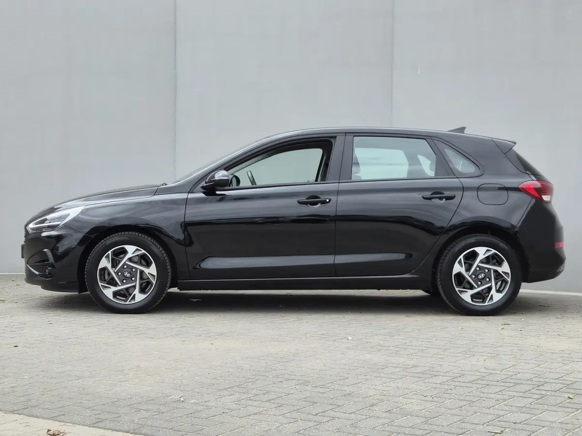 1.0 T-GDi MHEV Comfort / Fabrieksgarantie tot 07-2029 / Dealer onderhouden / All season banden / Stuur- & Stoelverwarming / Adaptief cruise control / Achteruitrijcamera / Keyless Entry/Start