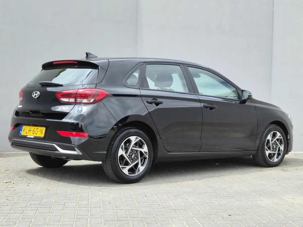 1.0 T-GDi MHEV Comfort / Fabrieksgarantie tot 07-2029 / Dealer onderhouden / All season banden / Stuur- & Stoelverwarming / Adaptief cruise control / Achteruitrijcamera / Keyless Entry/Start