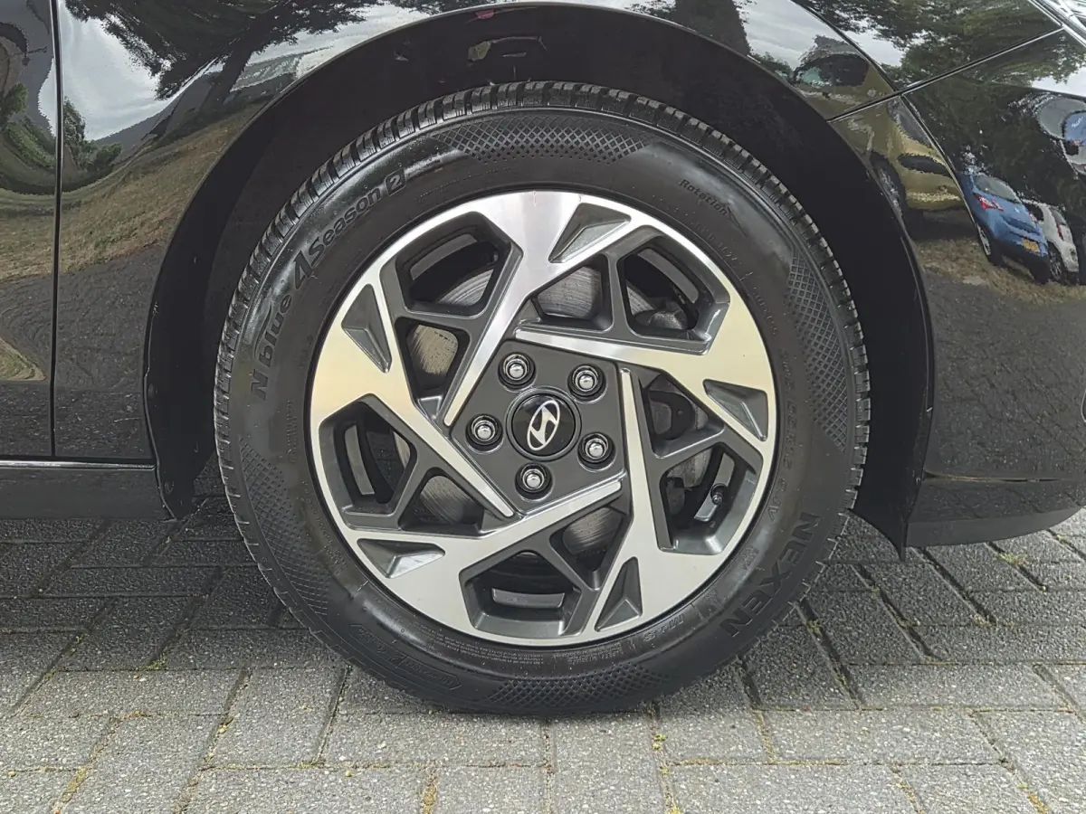 1.0 T-GDi MHEV Comfort / Fabrieksgarantie tot 07-2029 / Dealer onderhouden / All season banden / Stuur- & Stoelverwarming / Adaptief cruise control / Achteruitrijcamera / Keyless Entry/Start