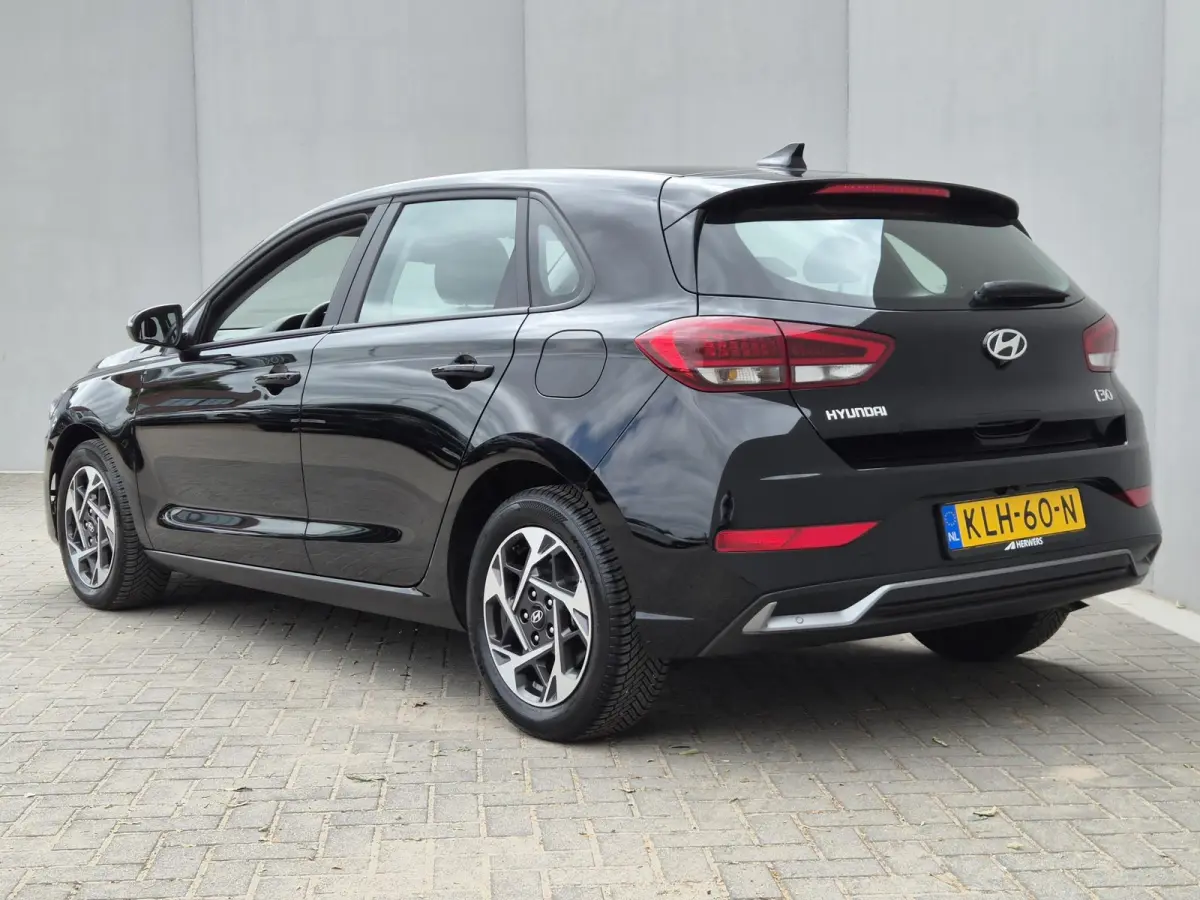 1.0 T-GDi MHEV Comfort / Fabrieksgarantie tot 07-2029 / Dealer onderhouden / All season banden / Stuur- & Stoelverwarming / Adaptief cruise control / Achteruitrijcamera / Keyless Entry/Start