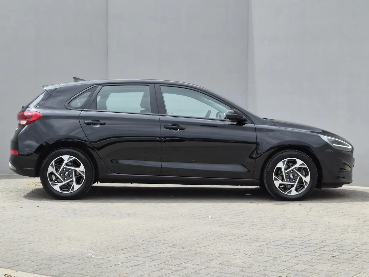 1.0 T-GDi MHEV Comfort / Fabrieksgarantie tot 07-2029 / Dealer onderhouden / All season banden / Stuur- & Stoelverwarming / Adaptief cruise control / Achteruitrijcamera / Keyless Entry/Start