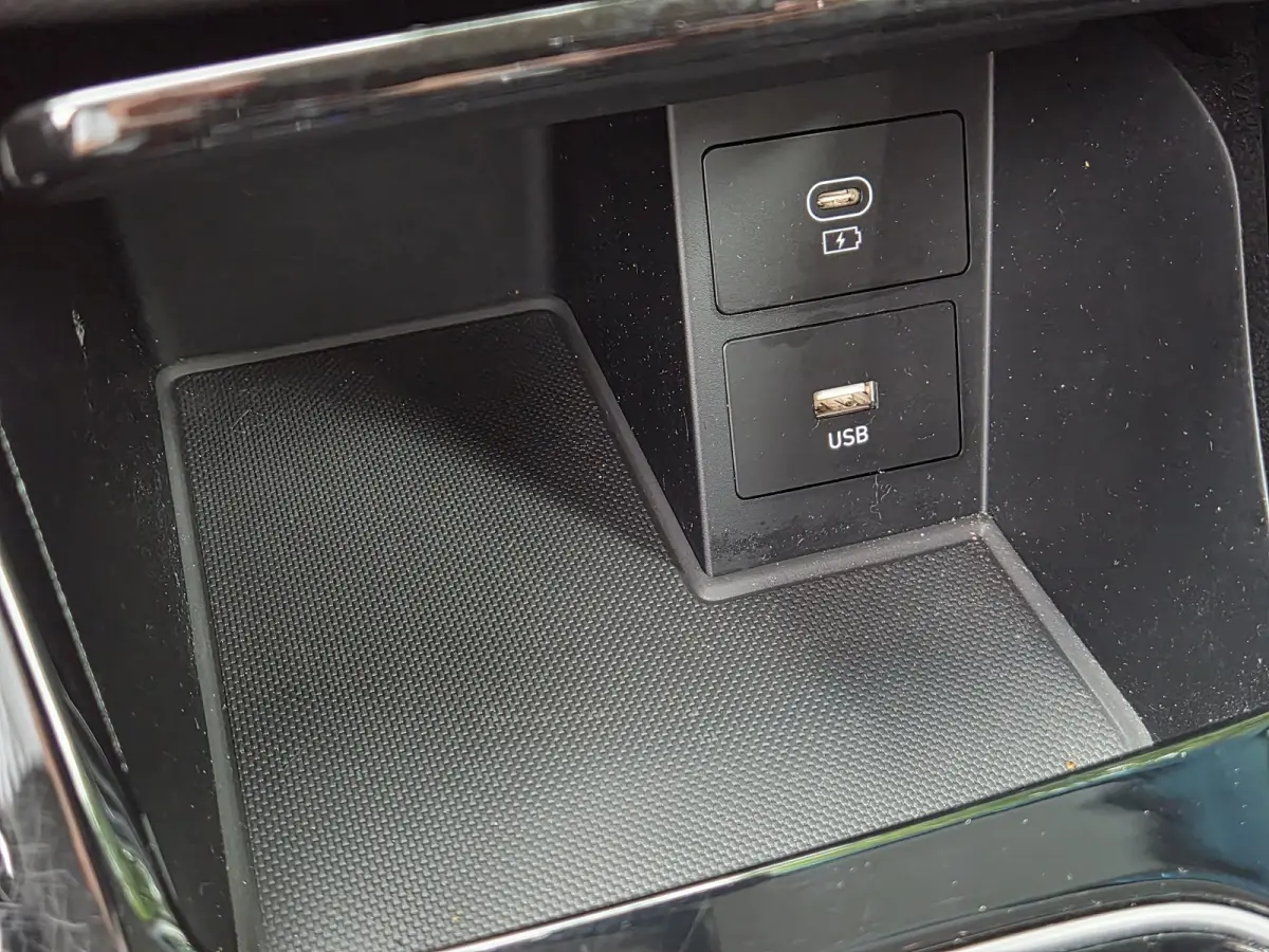 1.0 T-GDi MHEV Comfort / Fabrieksgarantie tot 07-2029 / Dealer onderhouden / All season banden / Stuur- & Stoelverwarming / Adaptief cruise control / Achteruitrijcamera / Keyless Entry/Start