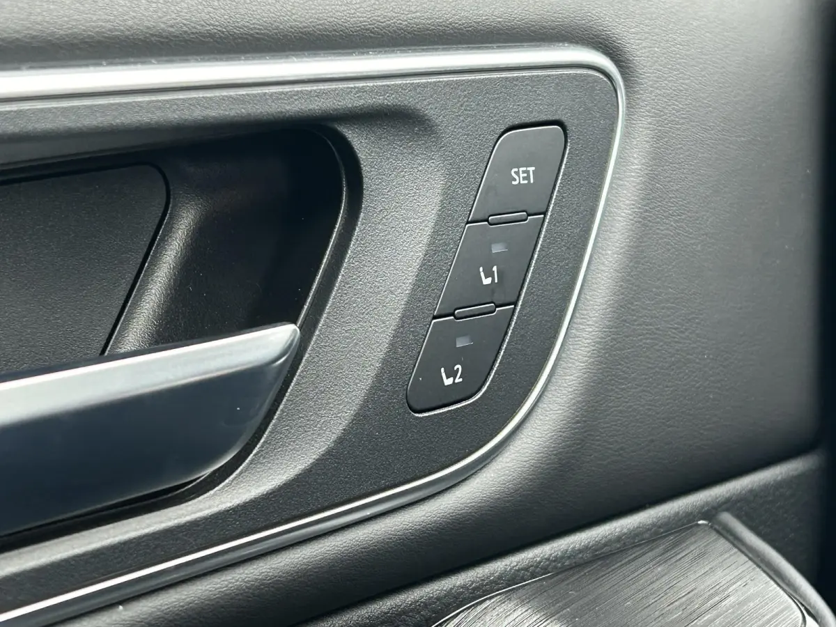 1.5 e-4orce Tekna 4WD 7p. / Trekhaak (1650KG Trekgewicht) / Lederen Bekleding / Cruise Control Adaptief / Elektrische Achterkep/ Airco /