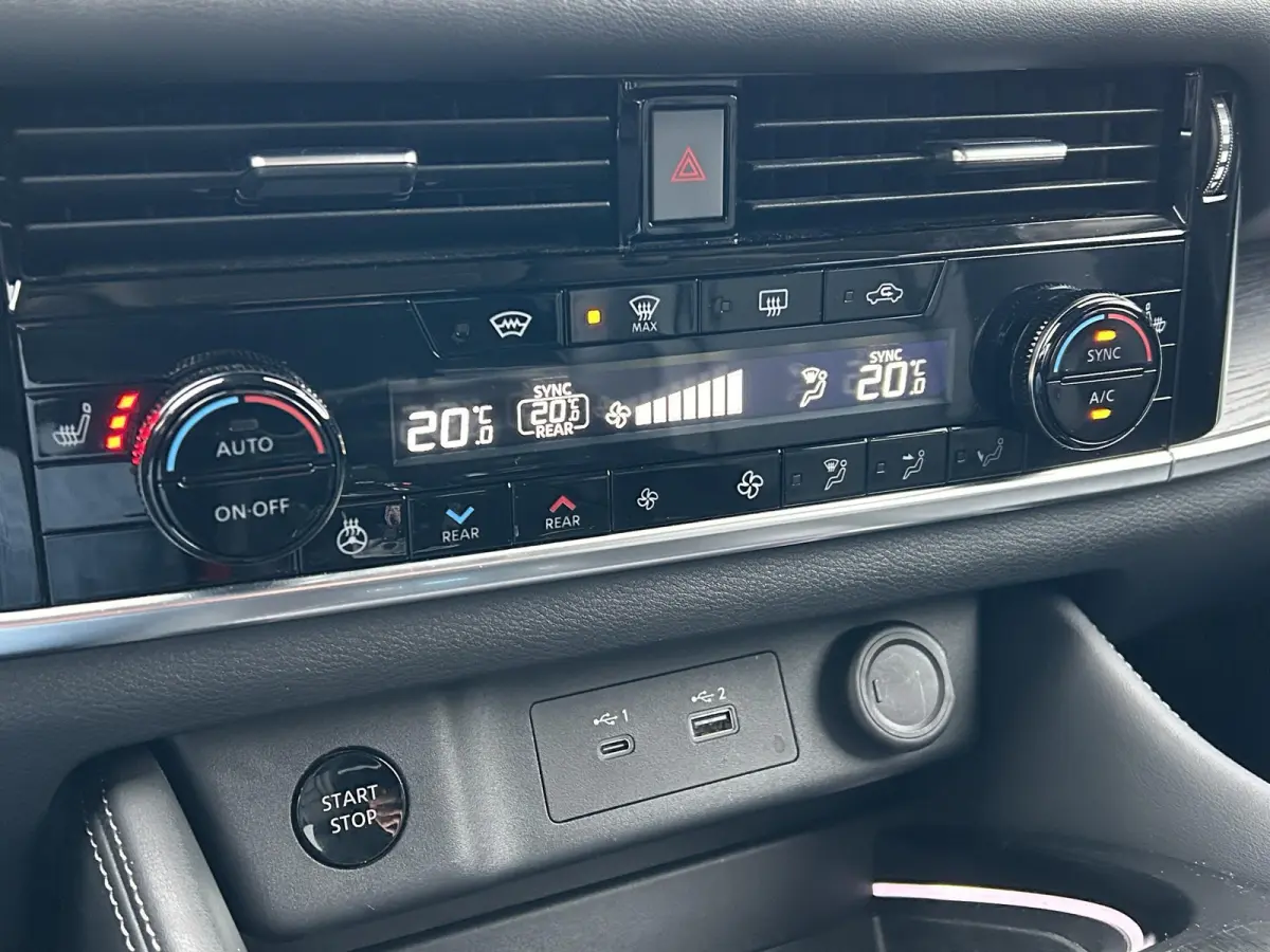 1.5 e-4orce Tekna 4WD 7p. / Trekhaak (1650KG Trekgewicht) / Lederen Bekleding / Cruise Control Adaptief / Elektrische Achterkep/ Airco /