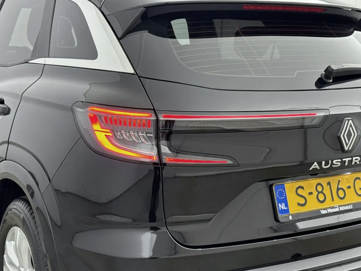 1.2 mild hybrid advanced 130Pk equilibre | Draadloze Carplay | Trekhaak Afneembaar | Parkeersensoren Voor & Achter | Achteruitrijcamera | Keyless Entry | Climate Control | Privacy Glass |