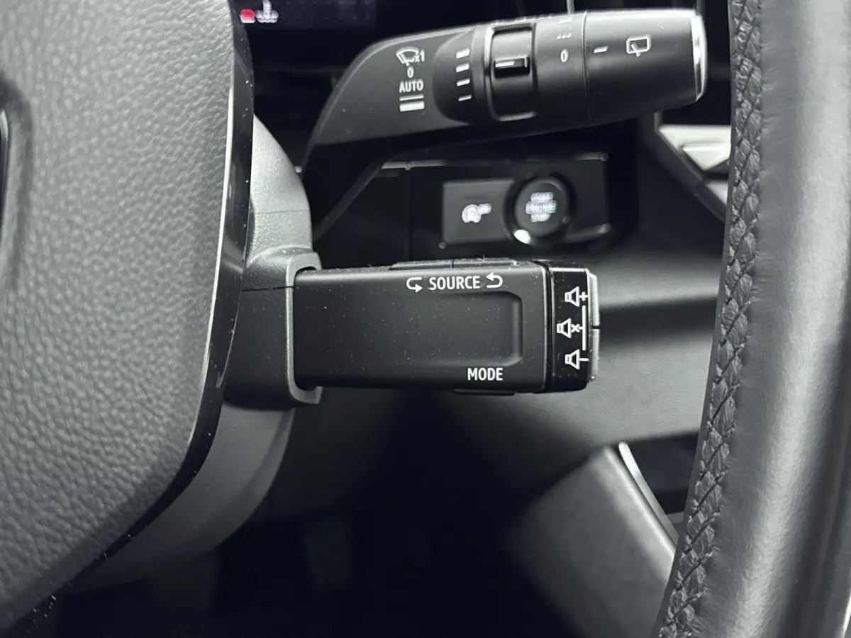 1.2 mild hybrid advanced 130Pk equilibre | Draadloze Carplay | Trekhaak Afneembaar | Parkeersensoren Voor & Achter | Achteruitrijcamera | Keyless Entry | Climate Control | Privacy Glass |