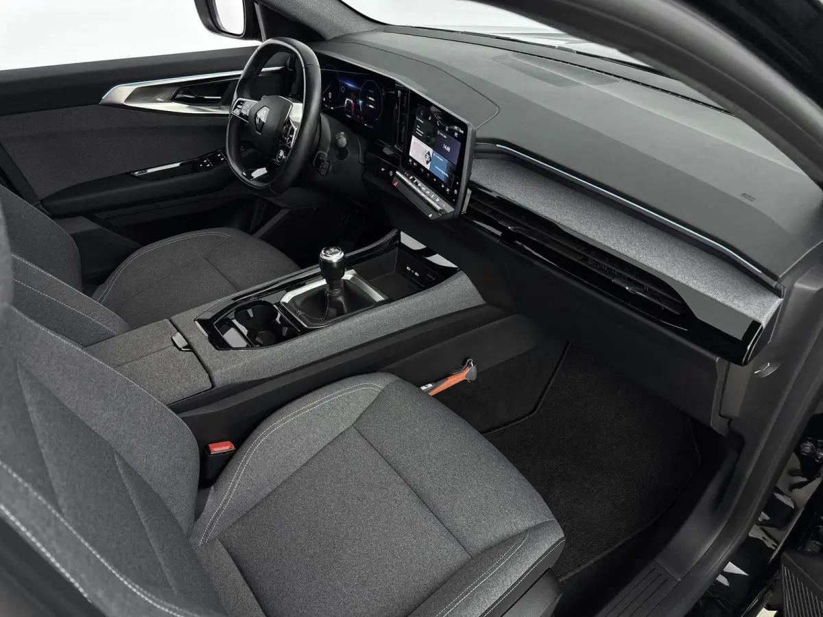 1.2 mild hybrid advanced 130Pk equilibre | Draadloze Carplay | Trekhaak Afneembaar | Parkeersensoren Voor & Achter | Achteruitrijcamera | Keyless Entry | Climate Control | Privacy Glass |