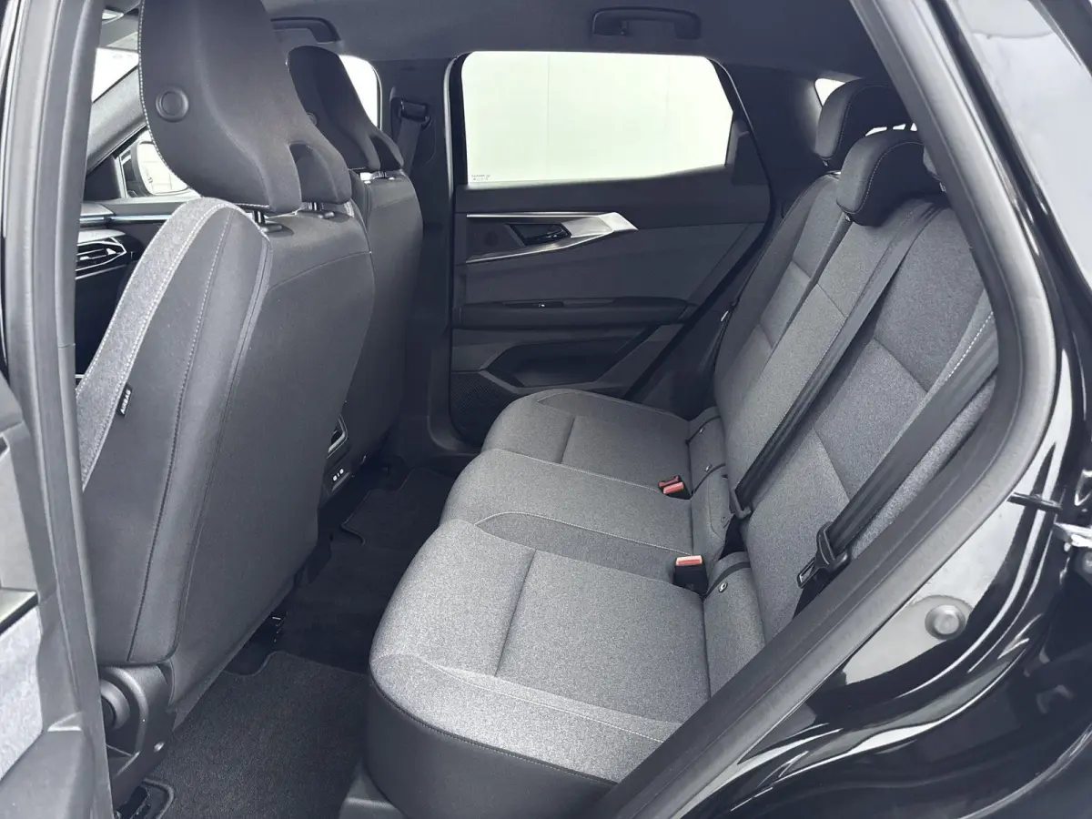 1.2 mild hybrid advanced 130Pk equilibre | Draadloze Carplay | Trekhaak Afneembaar | Parkeersensoren Voor & Achter | Achteruitrijcamera | Keyless Entry | Climate Control | Privacy Glass |