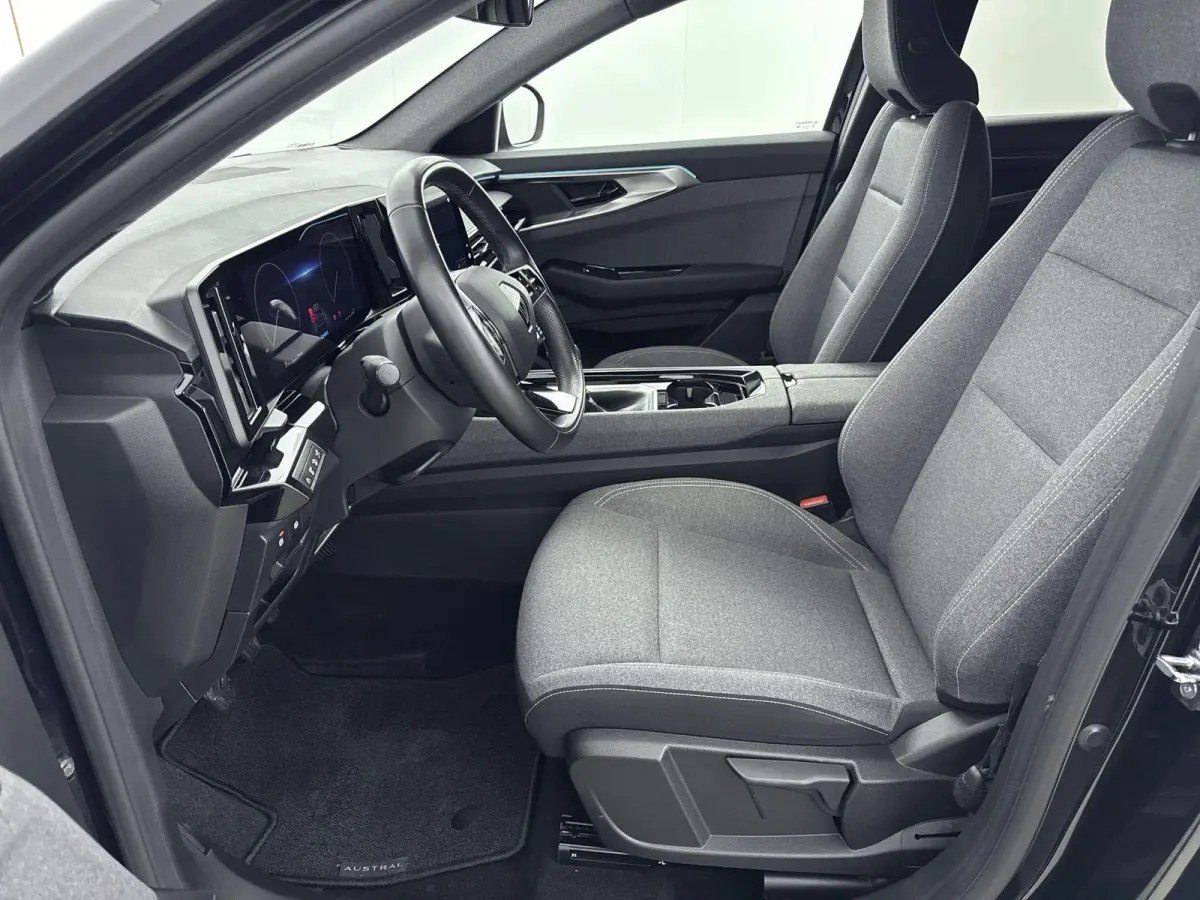 1.2 mild hybrid advanced 130Pk equilibre | Draadloze Carplay | Trekhaak Afneembaar | Parkeersensoren Voor & Achter | Achteruitrijcamera | Keyless Entry | Climate Control | Privacy Glass |
