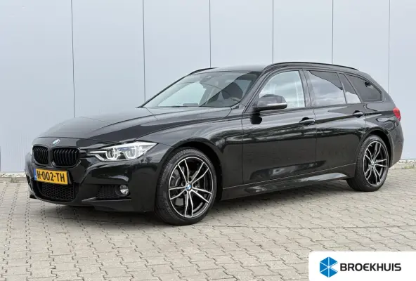 330i xDrive High Executive / 252PK / AWD / Navigatie / Parkeersensoren Voor & Achter / Elektrische achterklep / Stoelverwarming voor / LMV / Historie aanwezig / 1ste Eigenaar 5 jaar in NL / 