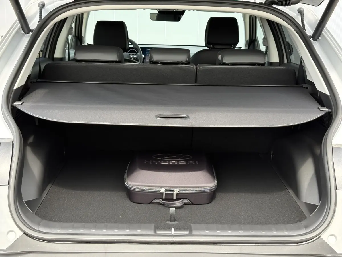 Long Range Pure Edition 84 kWh / €2000 Voordeel / Stoelverwarming voor en achter / Verschuifbare achterbank / Stuurverwarming / Navigatie / Apple Carplay/Android Auto / Lederen bekleding /