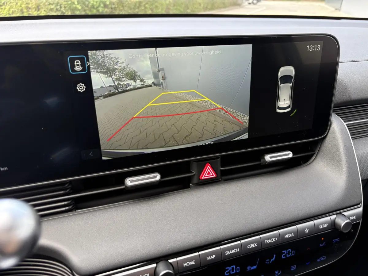 Long Range Pure Edition 84 kWh / €2000 Voordeel / Stoelverwarming voor en achter / Verschuifbare achterbank / Stuurverwarming / Navigatie / Apple Carplay/Android Auto / Lederen bekleding /