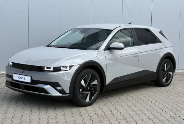 Long Range Pure Edition 84 kWh / €2000 Voordeel / Stoelverwarming voor en achter / Verschuifbare achterbank / Stuurverwarming / Navigatie / Apple Carplay/Android Auto / Lederen bekleding /
