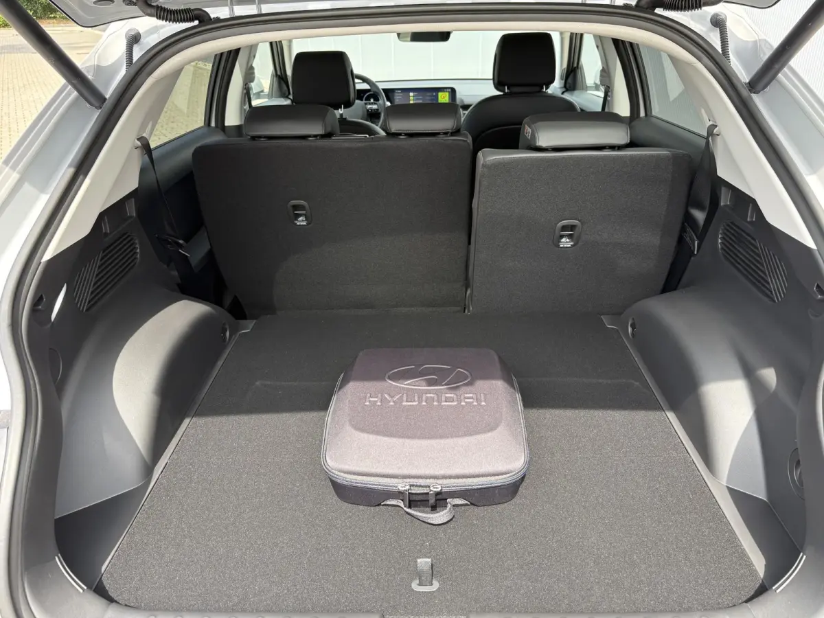Long Range Pure Edition 84 kWh / €2000 Voordeel / Stoelverwarming voor en achter / Verschuifbare achterbank / Stuurverwarming / Navigatie / Apple Carplay/Android Auto / Lederen bekleding /