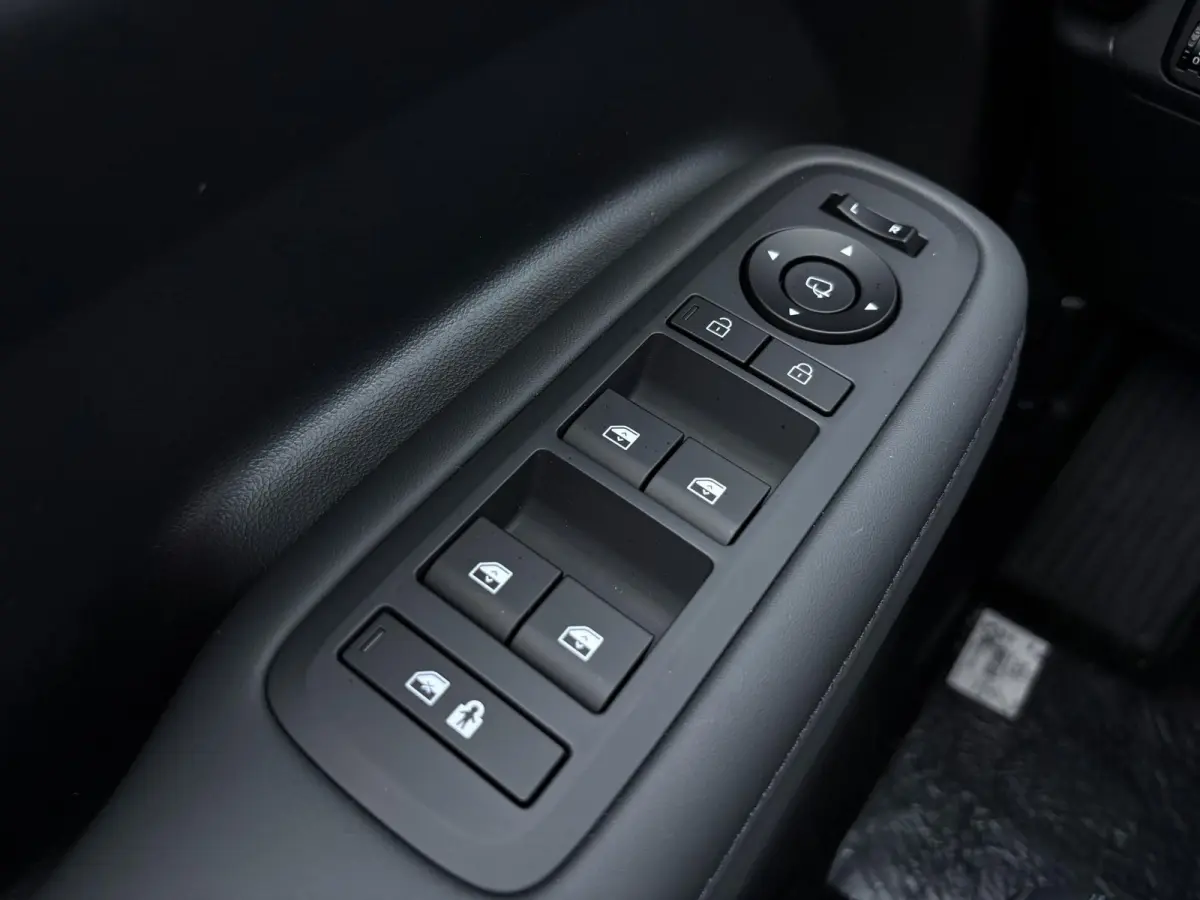 1.6 T-GDI PHEV Black Line 4WD 6p. / € 5000,- Voordeel / 6 Persoons / lichtmetalen velgen 5-spaaks 20" / Stoelverwarming voor/achter / Adaptieve Cruise Control / Dodehoek Camera / Navigatie