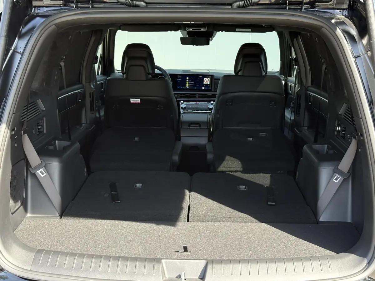 1.6 T-GDI PHEV Black Line 4WD 6p. / € 5000,- Voordeel / 6 Persoons / lichtmetalen velgen 5-spaaks 20" / Stoelverwarming voor/achter / Adaptieve Cruise Control / Dodehoek Camera / Navigatie
