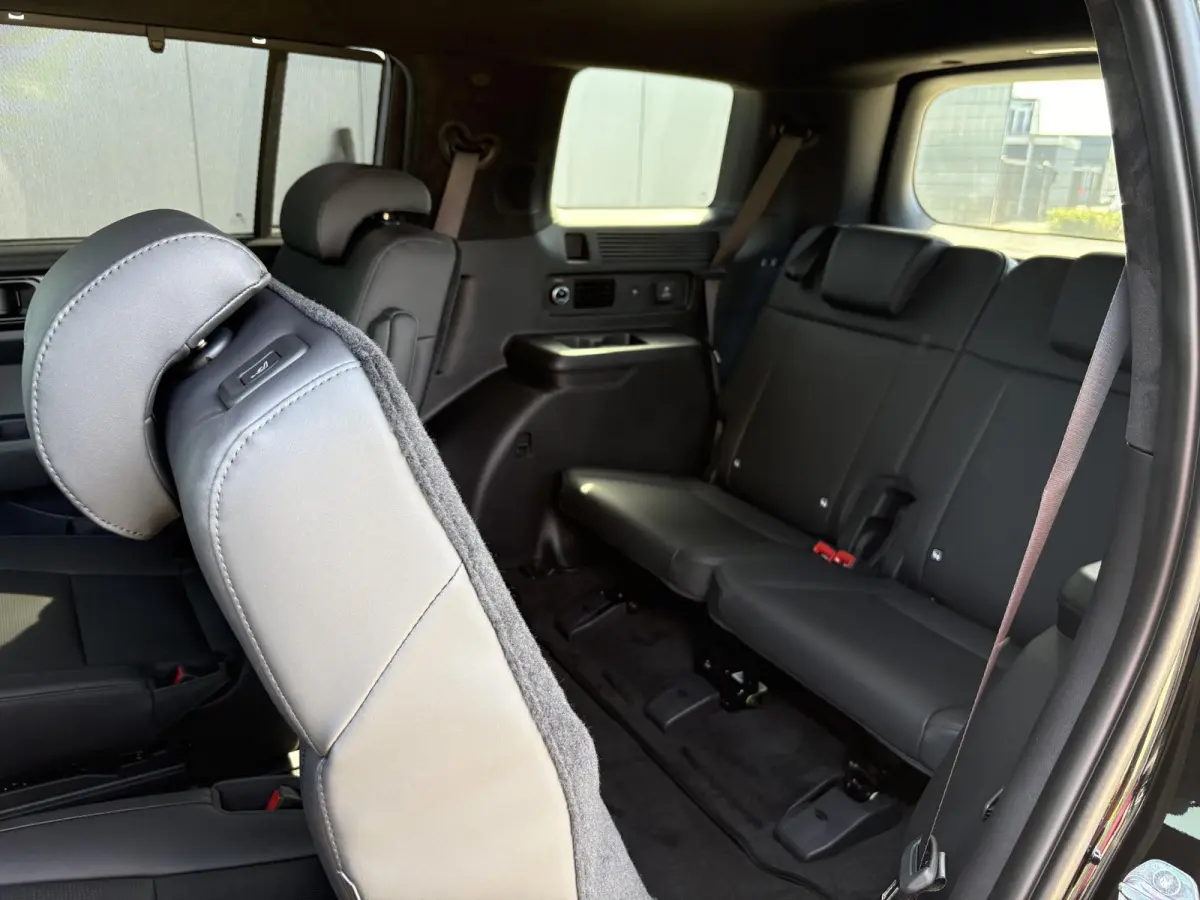 1.6 T-GDI PHEV Black Line 4WD 6p. / € 5000,- Voordeel / 6 Persoons / lichtmetalen velgen 5-spaaks 20" / Stoelverwarming voor/achter / Adaptieve Cruise Control / Dodehoek Camera / Navigatie