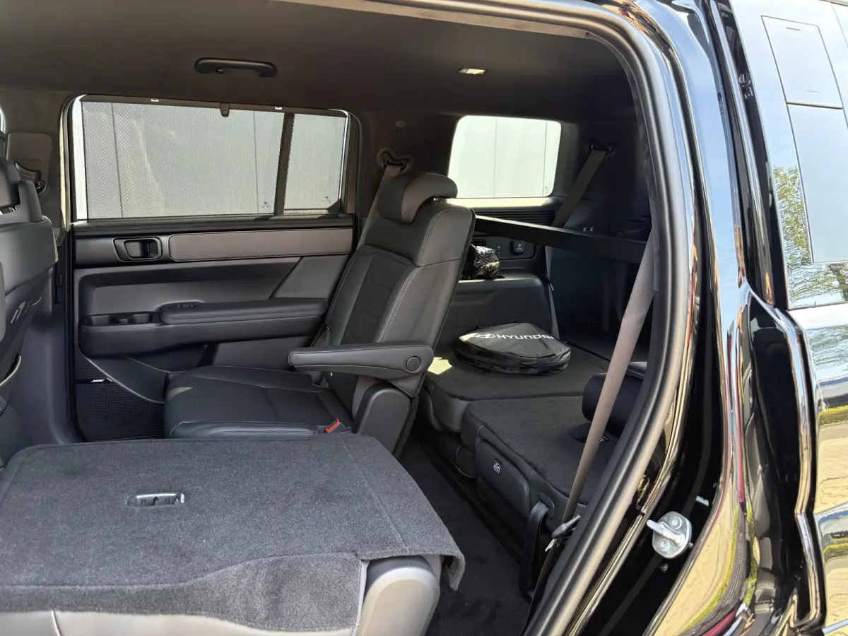 1.6 T-GDI PHEV Black Line 4WD 6p. / € 5000,- Voordeel / 6 Persoons / lichtmetalen velgen 5-spaaks 20" / Stoelverwarming voor/achter / Adaptieve Cruise Control / Dodehoek Camera / Navigatie