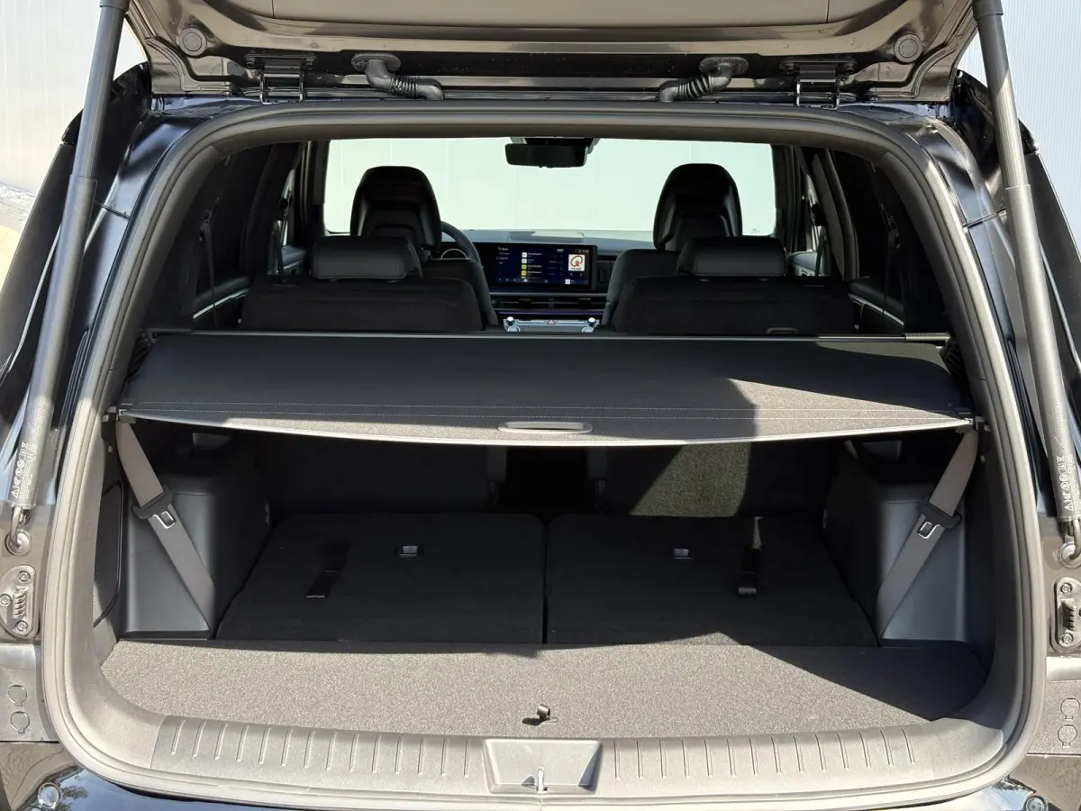 1.6 T-GDI PHEV Black Line 4WD 6p. / € 5000,- Voordeel / 6 Persoons / lichtmetalen velgen 5-spaaks 20" / Stoelverwarming voor/achter / Adaptieve Cruise Control / Dodehoek Camera / Navigatie