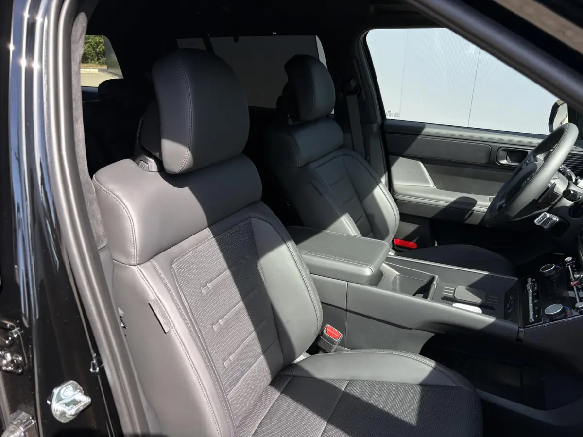 1.6 T-GDI PHEV Black Line 4WD 6p. / € 5000,- Voordeel / 6 Persoons / lichtmetalen velgen 5-spaaks 20" / Stoelverwarming voor/achter / Adaptieve Cruise Control / Dodehoek Camera / Navigatie