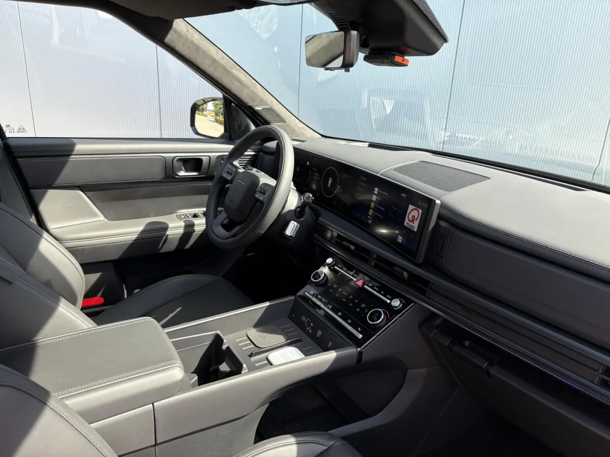 1.6 T-GDI PHEV Black Line 4WD 6p. / € 5000,- Voordeel / 6 Persoons / lichtmetalen velgen 5-spaaks 20" / Stoelverwarming voor/achter / Adaptieve Cruise Control / Dodehoek Camera / Navigatie