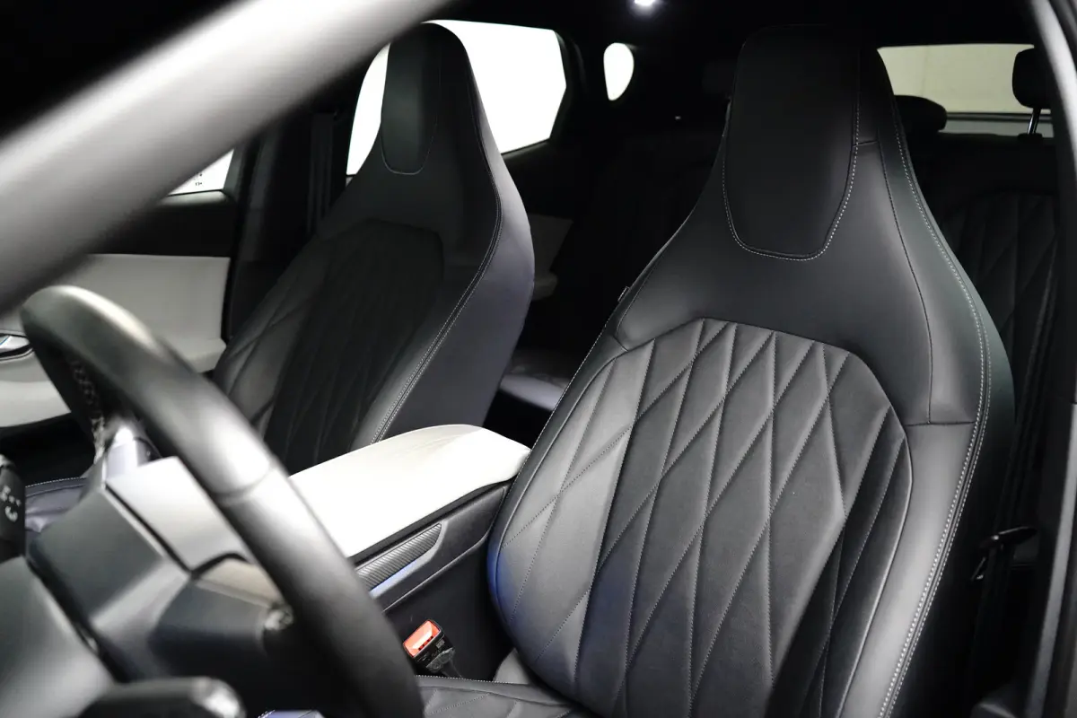 Premium Extended Range 340pk AWD 79KWh | AGR-Stoelen | Head-Up | Warmtepomp | Matrix-Led | 4 Jaar Ford protect