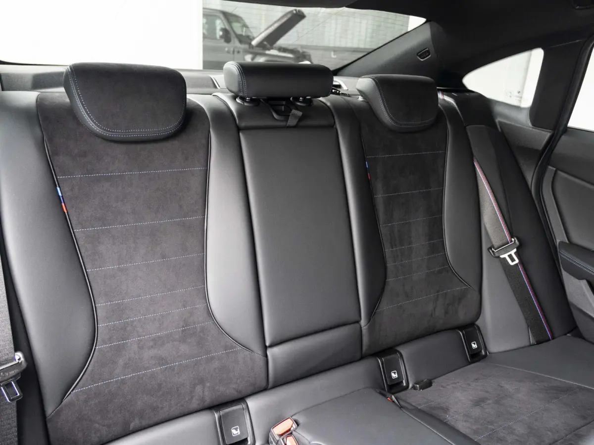 220 | M Sportpakket Pro | Comfort Access | Head Up Display | Harman Kardon | Driving Assistant Proffesional | Panoramadak | Stuurwielrand verwarmd | 19 inch