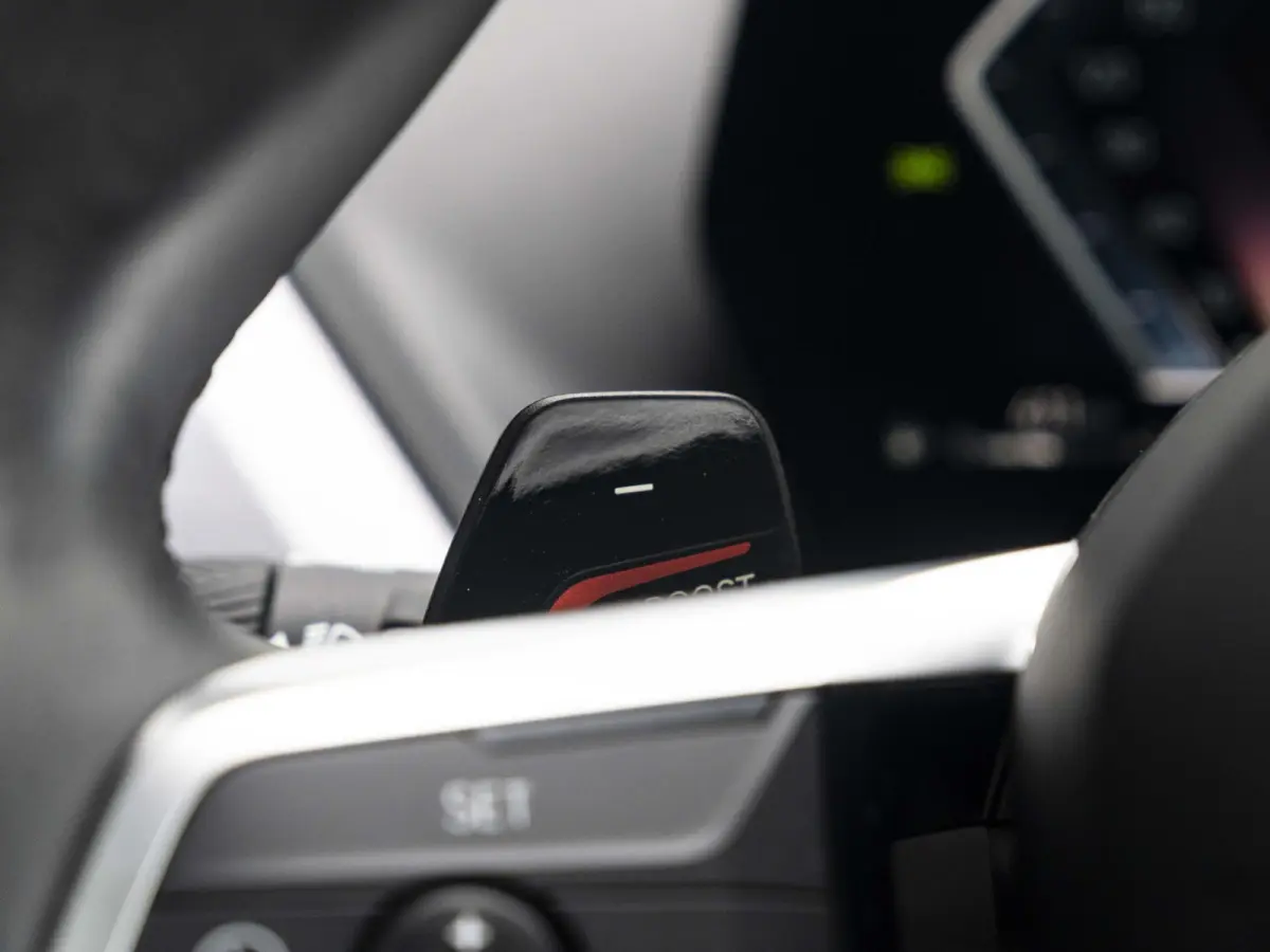 220 | M Sportpakket Pro | Comfort Access | Head Up Display | Harman Kardon | Driving Assistant Proffesional | Panoramadak | Stuurwielrand verwarmd | 19 inch