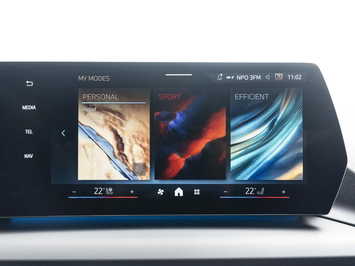 220 | M Sportpakket Pro | Comfort Access | Head Up Display | Harman Kardon | Driving Assistant Proffesional | Panoramadak | Stuurwielrand verwarmd | 19 inch