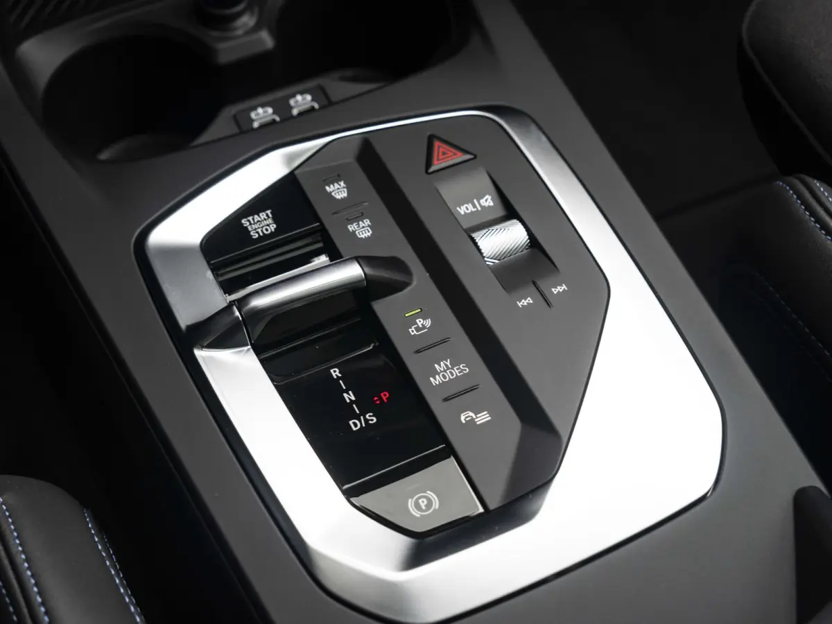 220 | M Sportpakket Pro | Comfort Access | Head Up Display | Harman Kardon | Driving Assistant Proffesional | Panoramadak | Stuurwielrand verwarmd | 19 inch
