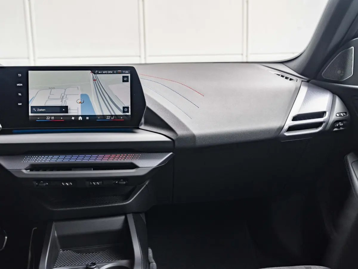 220 | M Sportpakket Pro | Comfort Access | Head Up Display | Harman Kardon | Driving Assistant Proffesional | Panoramadak | Stuurwielrand verwarmd | 19 inch