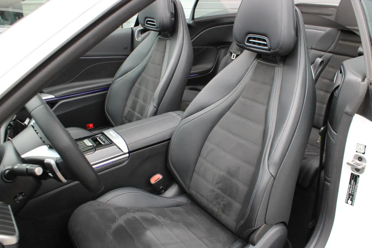 200 AMG Cabrio Burmester | Distronic | Memory | Airscarf | Carplay | Camera | Keyless | Opalietwit Metallic | Dealer Onderhouden
