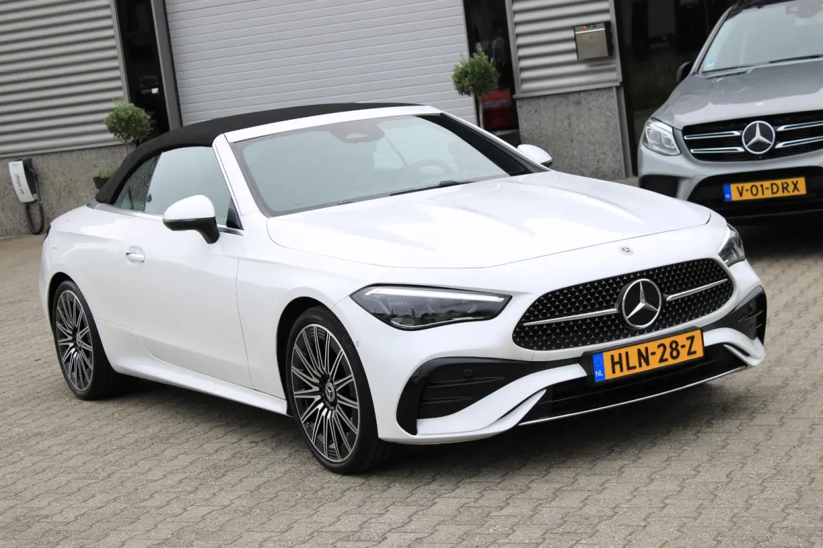 200 AMG Cabrio Burmester | Distronic | Memory | Airscarf | Carplay | Camera | Keyless | Opalietwit Metallic | Dealer Onderhouden