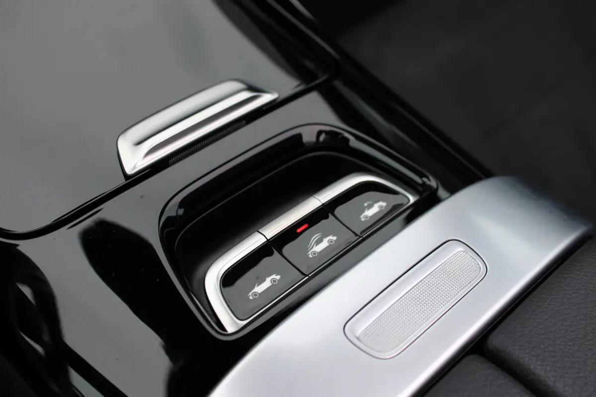 200 AMG Cabrio Burmester | Distronic | Memory | Airscarf | Carplay | Camera | Keyless | Opalietwit Metallic | Dealer Onderhouden